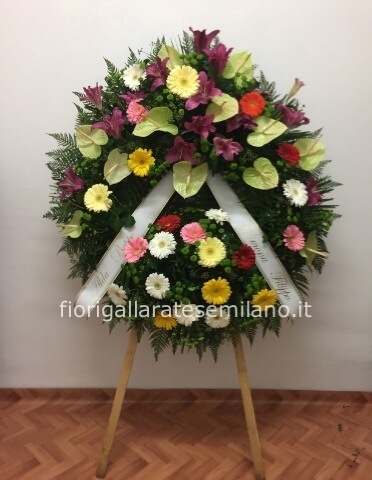 Corona funebre con tipo fiori da concordare